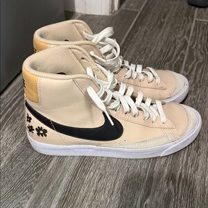 Nike Women’s High-Top Sneakers in Cream and Black with Yellow Heel